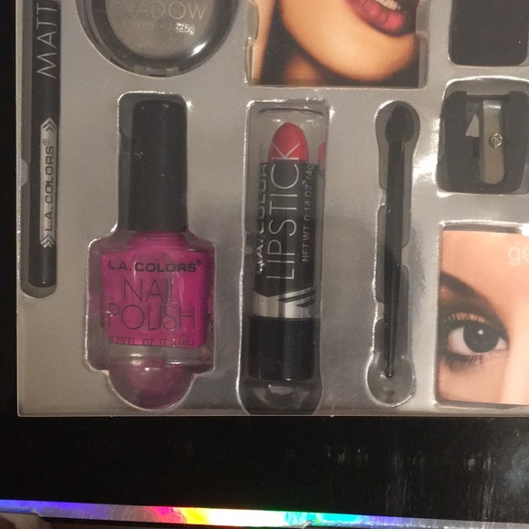 🚫Sold🚫*New* L.A. Colors Beauty Bash Bundle - Picture 8 of 8